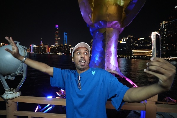 金年会官网阿联酋网红达人安步上海陌头免签新政下的万万级“种草”之旅